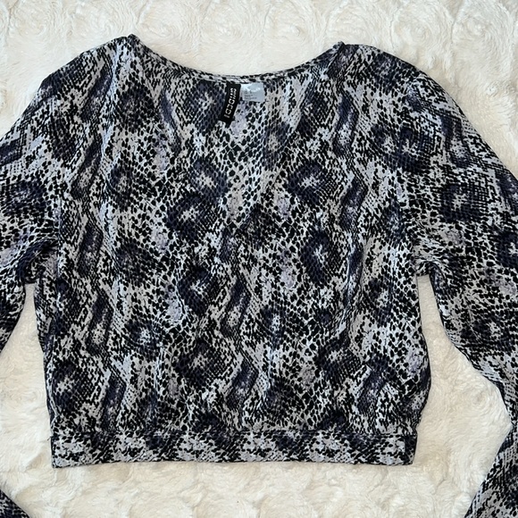 H&M Blouse - Picture 2 of 2